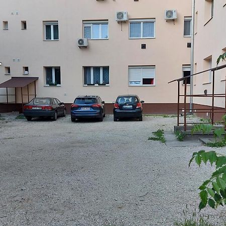 Ancsi Apartmant Kecskemét Bagian luar foto