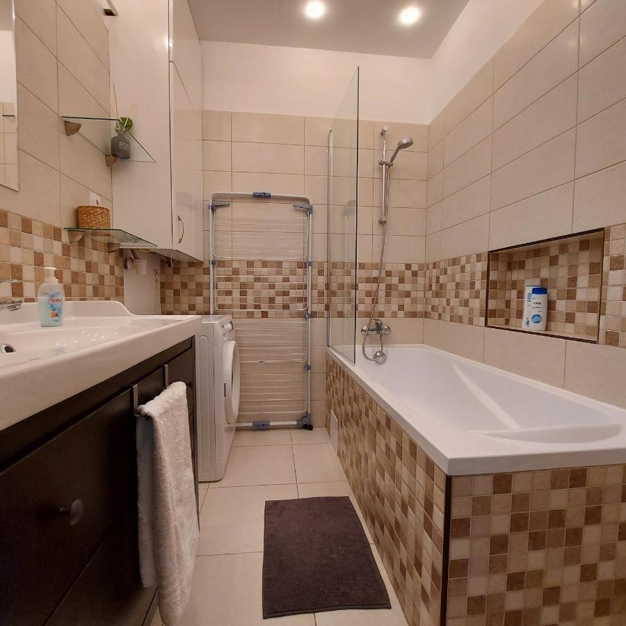 Ancsi Apartmant Kecskemét Bagian luar foto
