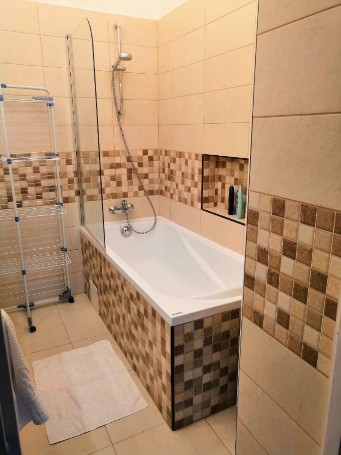 Ancsi Apartmant Kecskemét Bagian luar foto